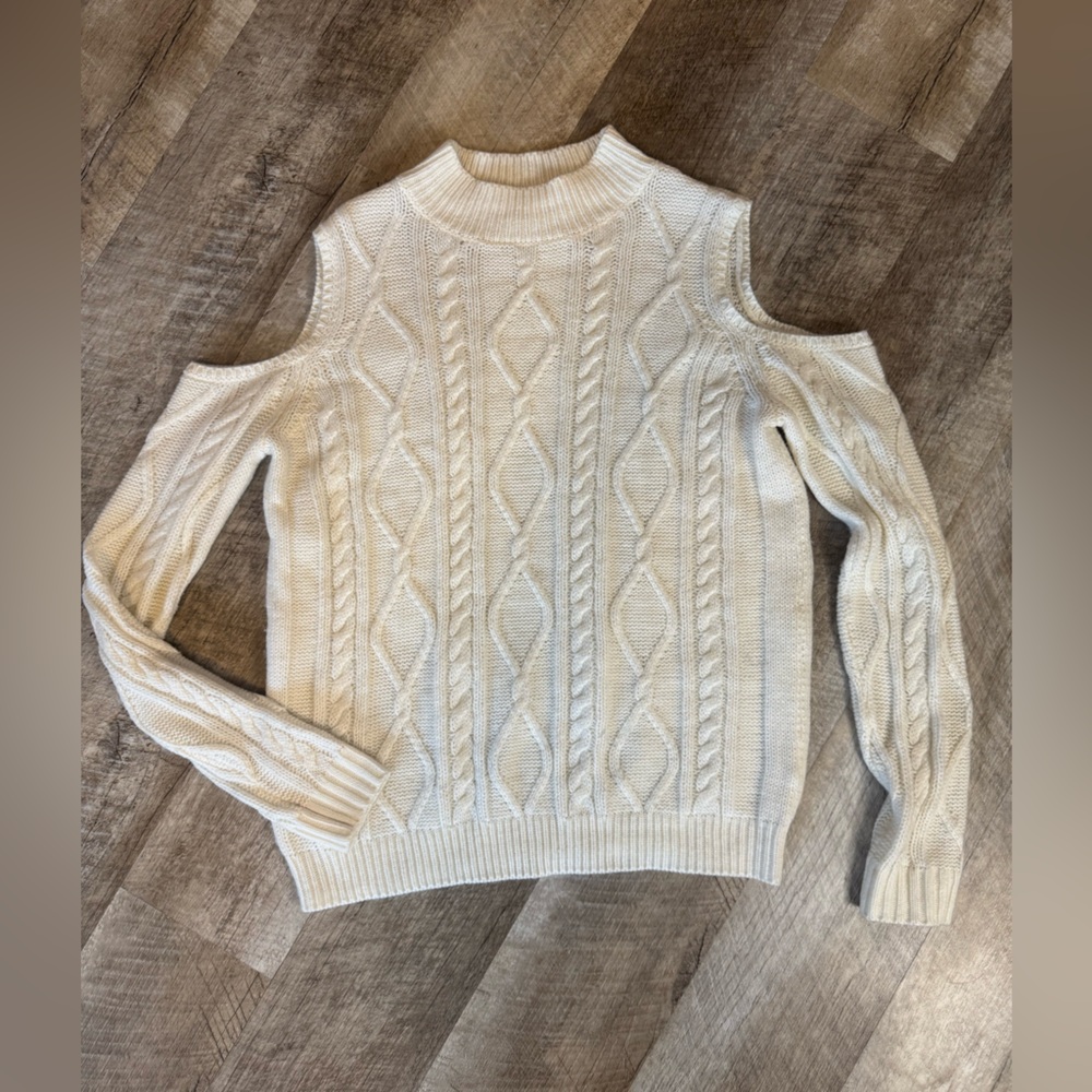 Cloud Chaser size MEDIUM lightweight cream cable knit detail sweater